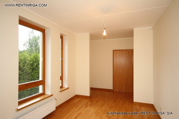 Pārdod dzīvokli, Jaunlazdu iela 12 - Attēls 1