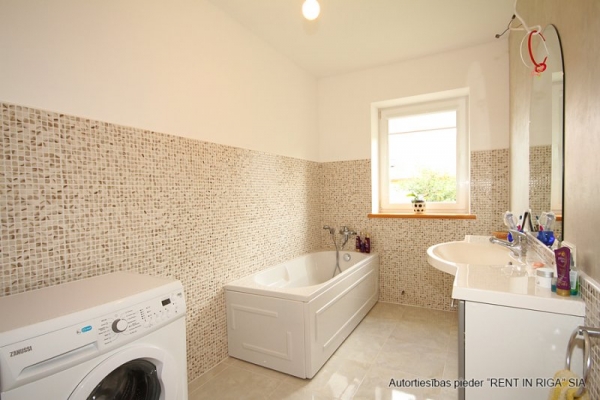 Pārdod māju, Meldru iela - Attēls 1