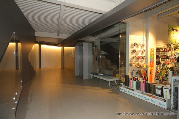Retail premises for rent, Uzvaras bulvāris street - Image 1