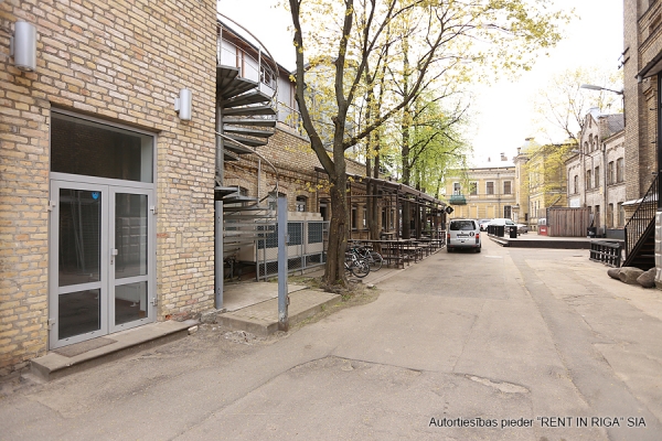 Retail premises for rent, Briāna street - Image 1