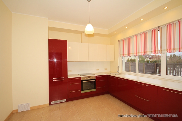 Izīrē māju, Veczariņu iela - Attēls 1