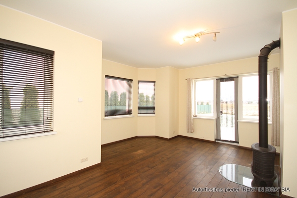 Izīrē māju, Veczariņu iela - Attēls 1