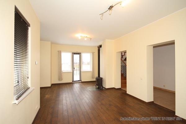 Izīrē māju, Veczariņu iela - Attēls 1