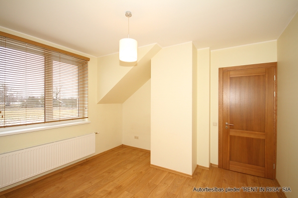 Izīrē māju, Veczariņu iela - Attēls 1