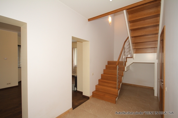 Izīrē māju, Veczariņu iela - Attēls 1