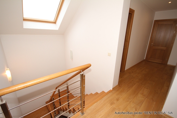 Izīrē māju, Veczariņu iela - Attēls 1