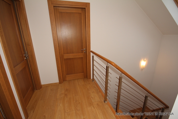 Izīrē māju, Veczariņu iela - Attēls 1