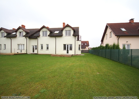 Izīrē māju, Veczariņu iela - Attēls 1