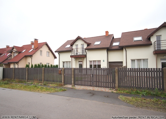 Izīrē māju, Veczariņu iela - Attēls 1