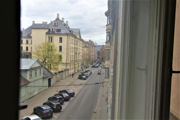 Izīrē dzīvokli, Baznīcas iela 8 - Attēls 1