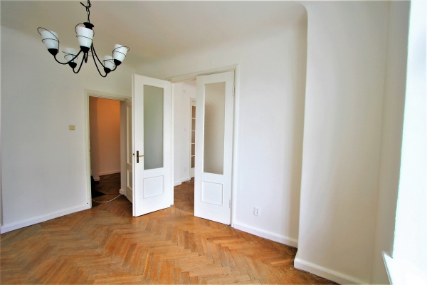 Izīrē dzīvokli, Baznīcas iela 8 - Attēls 1