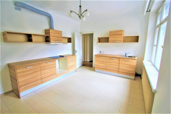 Izīrē dzīvokli, Baznīcas iela 8 - Attēls 1