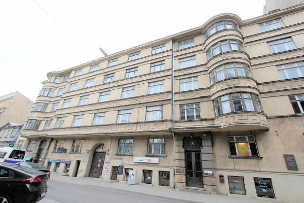 Izīrē dzīvokli, Baznīcas iela 8 - Attēls 1