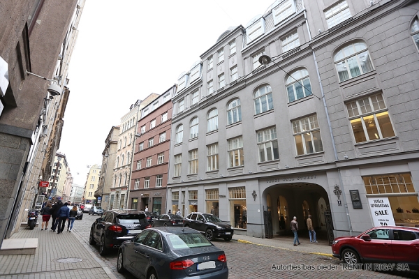 Investment property, Vaļņu street - Image 1