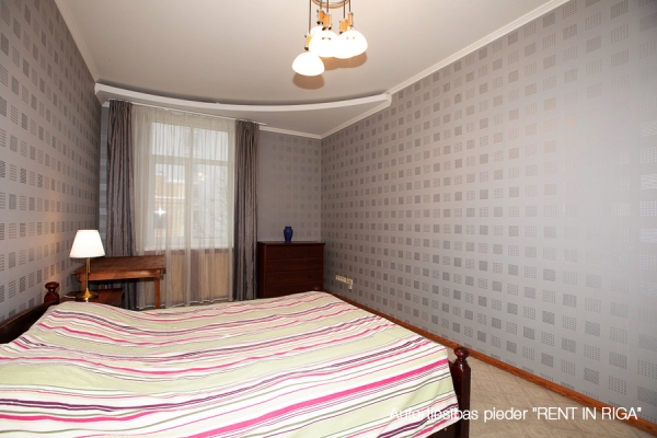 Apartment for rent, Dzirnavu street 31 - Image 1
