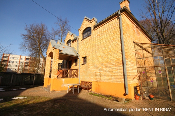 House for rent, Apes street - Image 1
