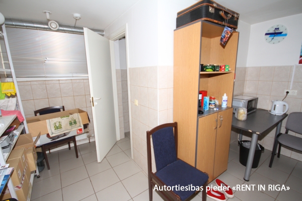 Iznomā noliktavu, Dēļu iela - Attēls 1