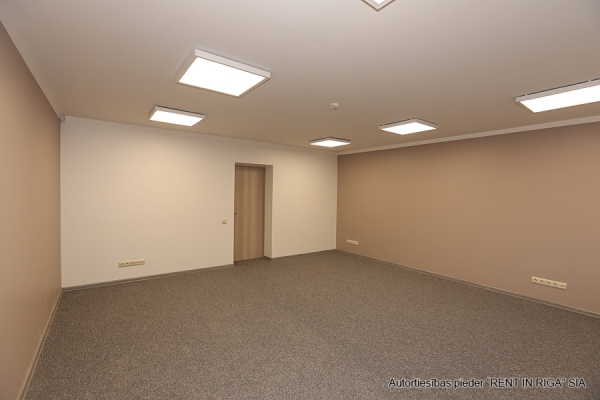 Iznomā noliktavu, Kurzemes prospekts iela - Attēls 1