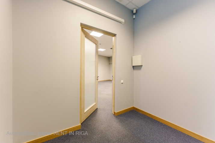 Sludinājumi. Iznomā biroju sakoptā namīpašumā (biroju ēkā) Audēju ielā 8.   Birojs sastāv no priekštelpas, Cena: 476 EUR/mēn Foto #5