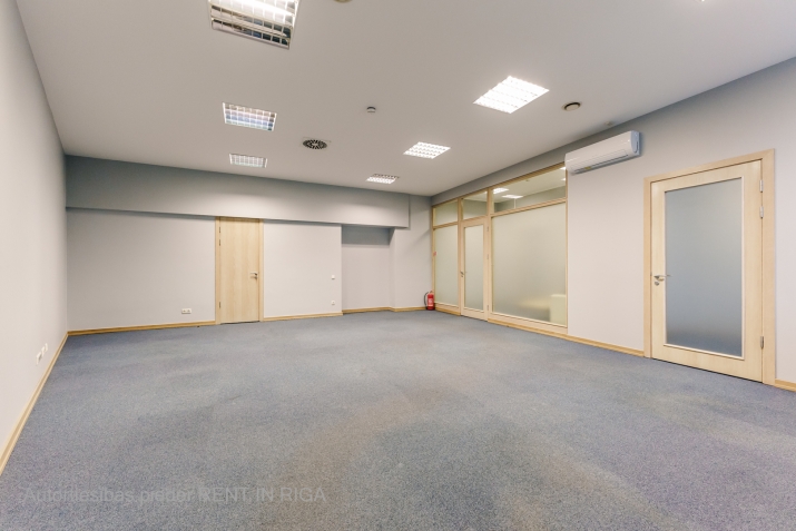 Sludinājumi. Iznomā biroju sakoptā namīpašumā (biroju ēkā) Audēju ielā 8.   Birojs sastāv no priekštelpas, Cena: 476 EUR/mēn Foto #3