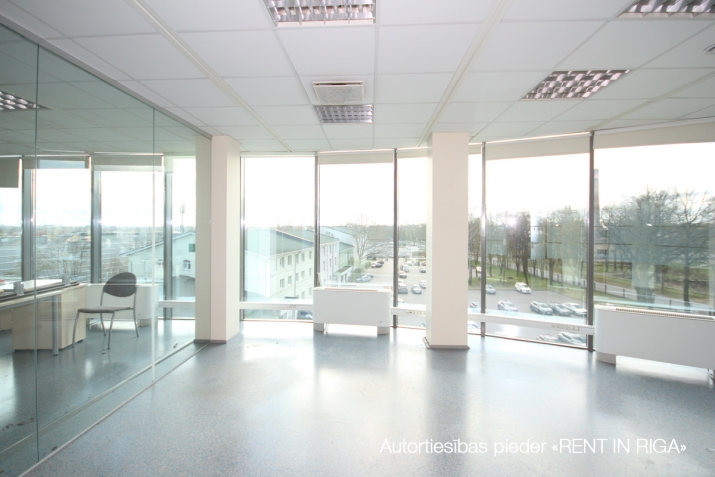 Sludinājumi. Birojs \'Valdo\' biznesa centrā.  + 7. stāvs. + Pašlaik birojs sastāv no atvērtas telpas, vairākiem Cena: 1353 EUR/mēn Foto #2