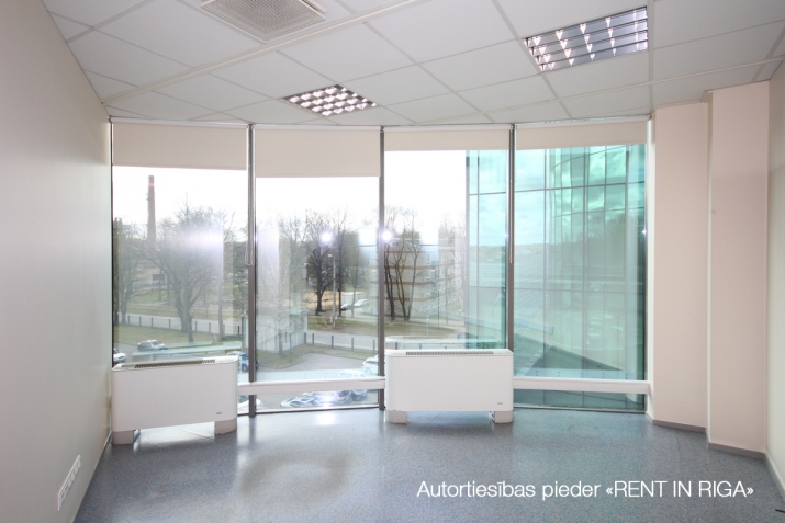 Sludinājumi. Birojs \'Valdo\' biznesa centrā.  + 7. stāvs. + Pašlaik birojs sastāv no atvērtas telpas, vairākiem Cena: 1353 EUR/mēn Foto #4