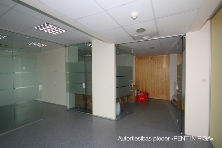 Sludinājumi. Birojs \'Valdo\' biznesa centrā.  + 7. stāvs. + Pašlaik birojs sastāv no atvērtas telpas, vairākiem Cena: 1353 EUR/mēn Foto #7