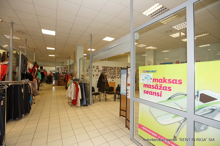 Объявление. Tiek iznomātas lieliskas tirdzniecības telpas T/C \'Sahāra\'  Atrodas ēkas 2. stāvā, ir kravas lifts Цена: 330 EUR/мес. Foto #2