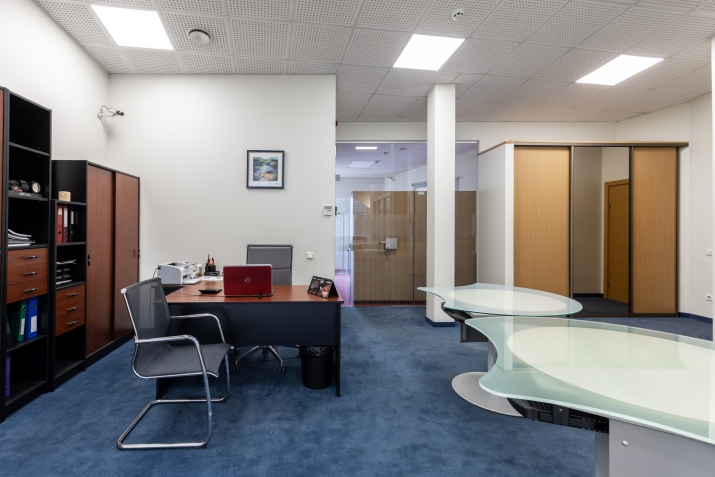 Объявление. Iznomājam biroja telpas centrā, pretī \'Bērnu pasaulei\'.  Plānojums: 1 atvērta tipa zāle ar logiem Цена: 840 EUR/мес. Foto #5