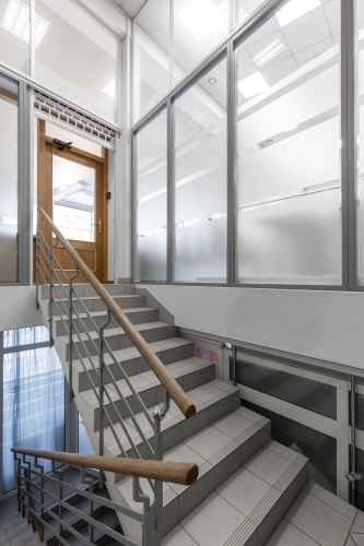 Объявление. Iznomājam biroja telpas centrā, pretī \'Bērnu pasaulei\'.  Plānojums: 1 atvērta tipa zāle ar logiem Цена: 840 EUR/мес. Foto #9