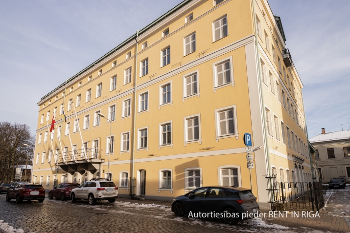 Sludinājumi. Birojs pie Vecrīgas.  + Birojs izvietots 5. un 6. stāvos. + 5. stāvs sastāv no atvērtas telpas, 6 Cena: 4633 EUR/mēn Foto #1