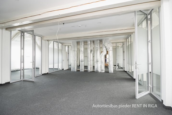 Sludinājumi. Birojs pie Vecrīgas.  + Birojs izvietots 5. un 6. stāvos. + 5. stāvs sastāv no atvērtas telpas, 6 Cena: 4633 EUR/mēn Foto #7