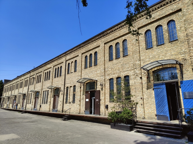 Объявление. Просторный зал с высокими потолками в историческом здании. Возможно создание уникального \'открытого Цена: 960 EUR/мес. Foto #9