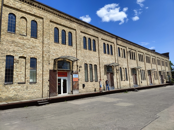 Объявление. Просторный зал с высокими потолками в историческом здании. Возможно создание уникального \'открытого Цена: 960 EUR/мес. Foto #8