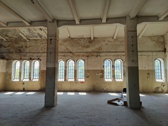 Объявление. Просторный зал с высокими потолками в историческом здании. Возможно создание уникального \'открытого Цена: 960 EUR/мес. Foto #7