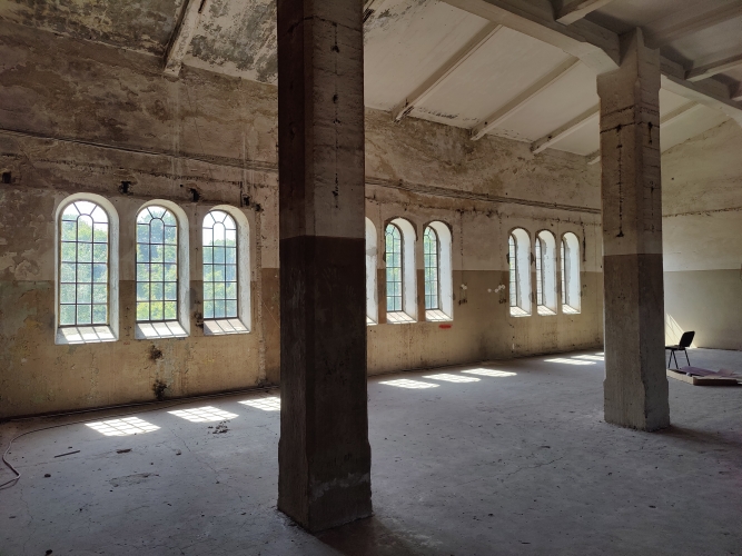 Объявление. Просторный зал с высокими потолками в историческом здании. Возможно создание уникального \'открытого Цена: 960 EUR/мес. Foto #6