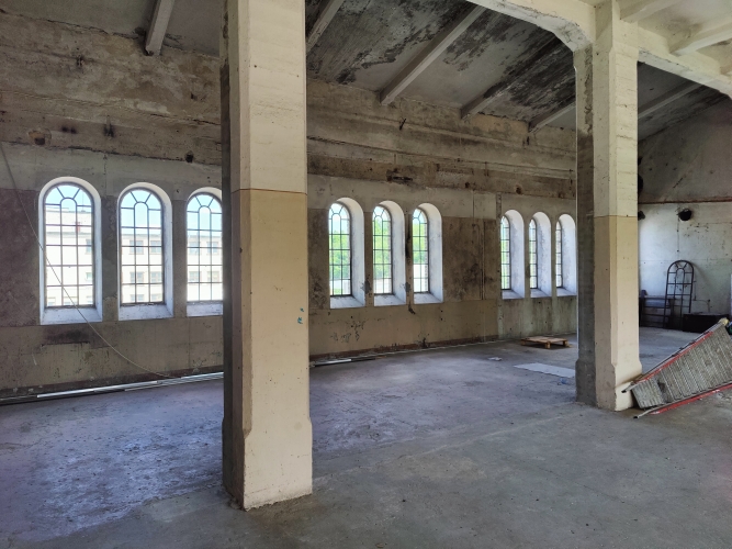 Объявление. Просторный зал с высокими потолками в историческом здании. Возможно создание уникального \'открытого Цена: 960 EUR/мес. Foto #5