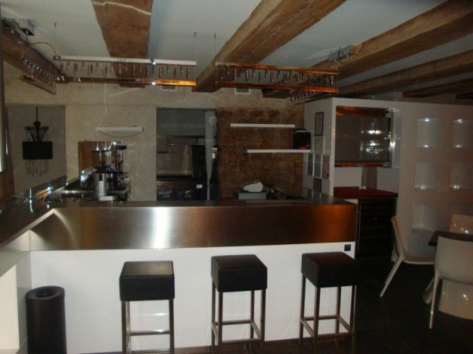 Объявление. Pārdod telpas Vecrīgā.   Telpas sadalītas divos stāvos:  1. stāvā virtuve, bāra zona ar nelielu Цена: 270000 EUR Foto #3