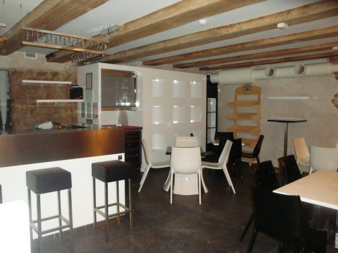 Объявление. Pārdod telpas Vecrīgā.   Telpas sadalītas divos stāvos:  1. stāvā virtuve, bāra zona ar nelielu Цена: 270000 EUR Foto #4