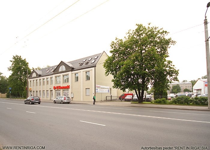 Sludinājumi. Iznomā asfaltētu teritoriju Ganību dambī netālu no P.Brieža ielas.  Zeme atrodas biznesa centra Cena: 3000 EUR/mēn Foto #3