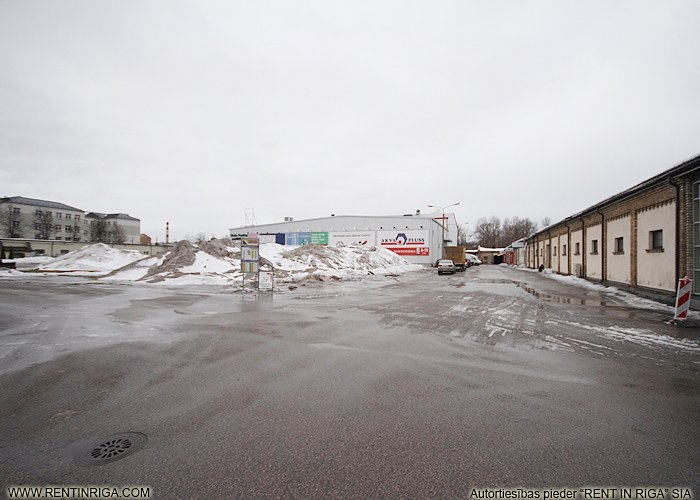 Sludinājumi. Iznomā asfaltētu teritoriju Ganību dambī netālu no P.Brieža ielas.  Zeme atrodas biznesa centra Cena: 3000 EUR/mēn Foto #2