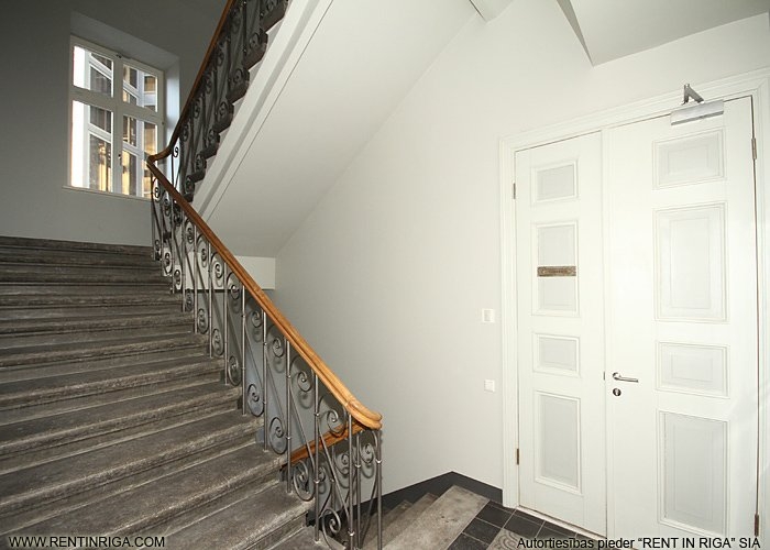 Sludinājumi. Iznomā gaišas biroja telpas centrā, Tērbatas un Dzirnavu ielu rajonā. Birojs atrodas ēkas 2. stāvā, Cena: 1248 EUR/mēn Foto #4