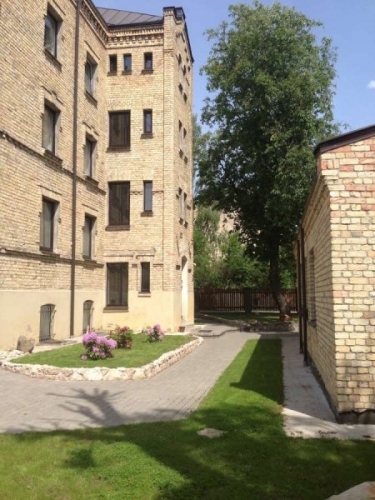 Объявление. Tiek iznomāta biroja telpa Valmieras ielā netālu no Ģertrūdes ielas. Birojs atrodas ēkas 2. stāvā, Цена: 210 EUR/мес. Foto #1