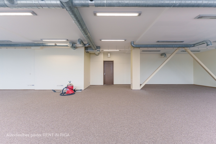 Sludinājumi. Kravu ostas terminālis \'Port Magnat\' piedāvā nomāt atvērta tipa biroju savas ēkas 4. stāvā, ir Cena: 956 EUR/mēn Foto #3