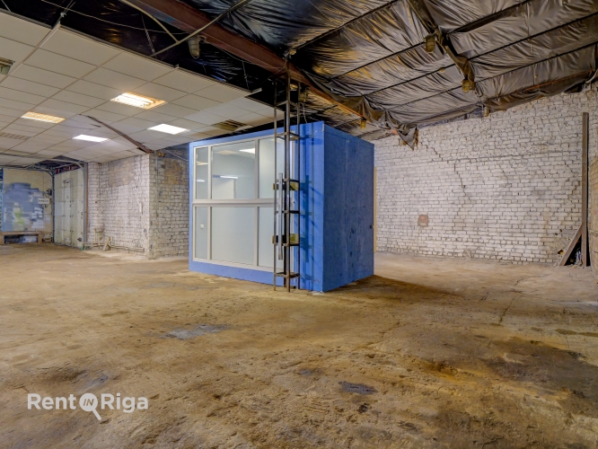 Sludinājumi. Iznomā noliktavas telpas Strenču ielā.   + kopējā platība 340 m2 + 3 fāžu elektrības pieslēgums + Cena: 1360 EUR/mēn Foto #4