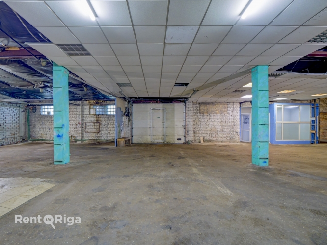 Sludinājumi. Iznomā noliktavas telpas Strenču ielā.   + kopējā platība 340 m2 + 3 fāžu elektrības pieslēgums + Cena: 1360 EUR/mēn Foto #3
