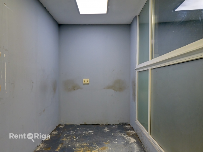 Sludinājumi. Iznomā noliktavas telpas Strenču ielā.   + kopējā platība 340 m2 + 3 fāžu elektrības pieslēgums + Cena: 1360 EUR/mēn Foto #9