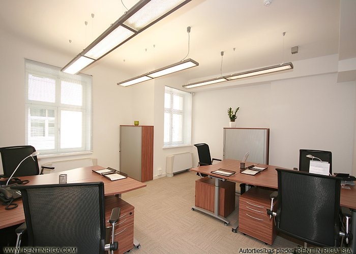 Sludinājumi. Piedāvājam nomāt birojus vēsturiski renovētā ēkā Tērbatas un Dzirnavu ielu krustojumā. Pilnībā Cena: 1393 EUR/mēn Foto #3