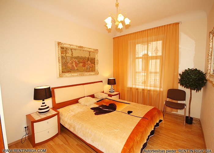 Sludinājumi. Divu guļamistabu dzīvoklis ar plašu dzīvojamo istabu, virtuvi un diviem sanmezgliem (ir vanna un Cena: 900 EUR/mēn Foto #7