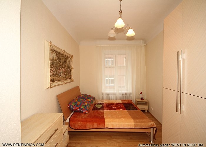 Sludinājumi. Divu guļamistabu dzīvoklis ar plašu dzīvojamo istabu, virtuvi un diviem sanmezgliem (ir vanna un Cena: 900 EUR/mēn Foto #9